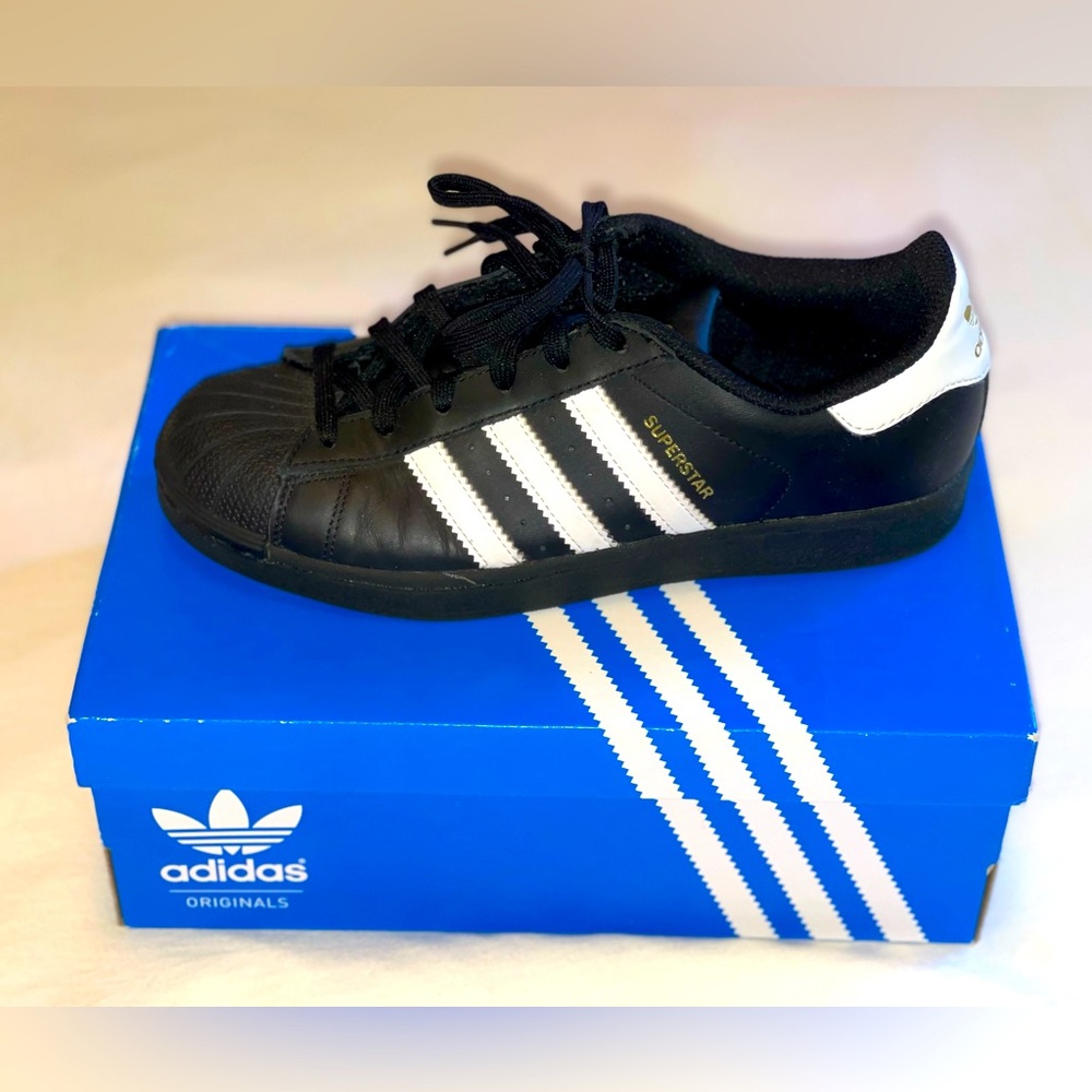 Adidas classic